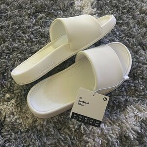 Brand new lululemon women’s reestfeel slides